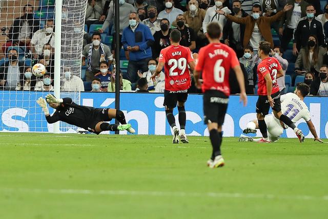 钟鼓和鸣逐绿茵 百面崇阳铜鼓奏响“楚超”咸宁主场